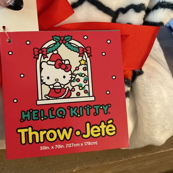 ⭐️LAST ONE⭐️ NWT Hello Kitty Christmas Throw Blanket - Picture 3 of 4